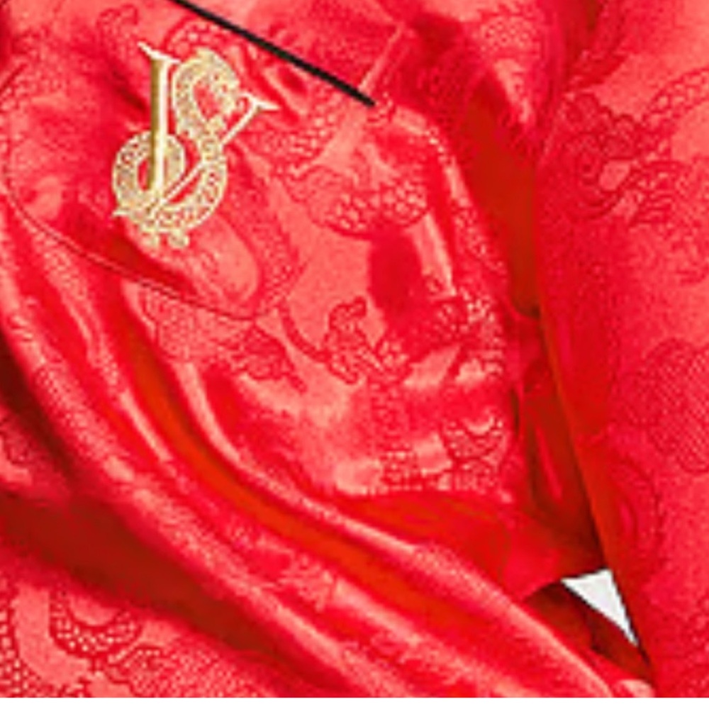 Red dragon print pj . The color is amazing Red size XXL .Model is wearing Large - Picture 3 of 5